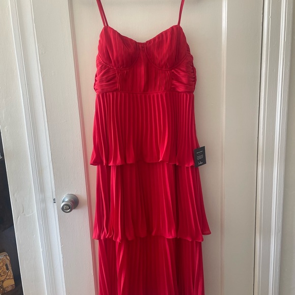 Lulu’s Cascading Crush Red Tiered Midi Dress - M - Picture 8 of 9